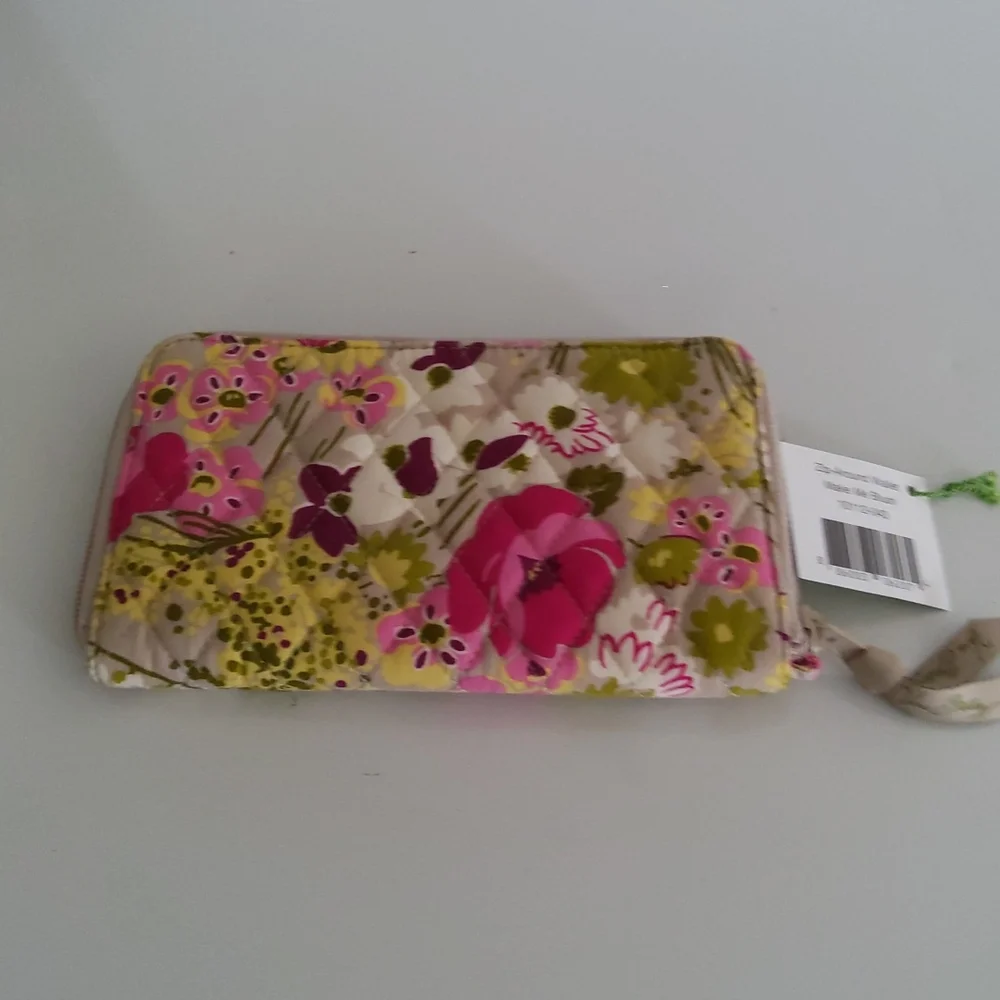 Vera Bradley Women's Zip Around Wallet, NWT